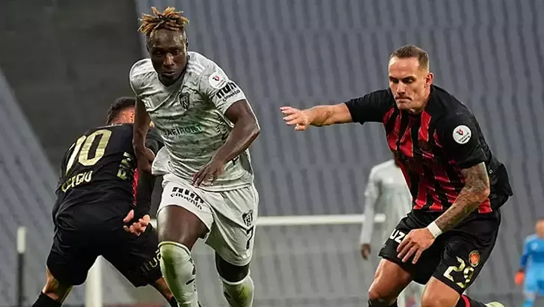 İstanbul’da Gollerin Konuştuğu Mücadelede Taraflar Sahadan Birer Puanla Ayrıldı