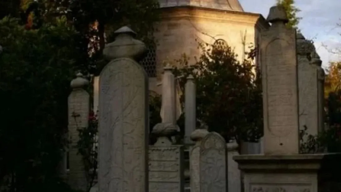 Ünlü Tarihçi İlber Ortaylı Fatih Camii Haziresindeki Ebedi Mekanında Anılıyor