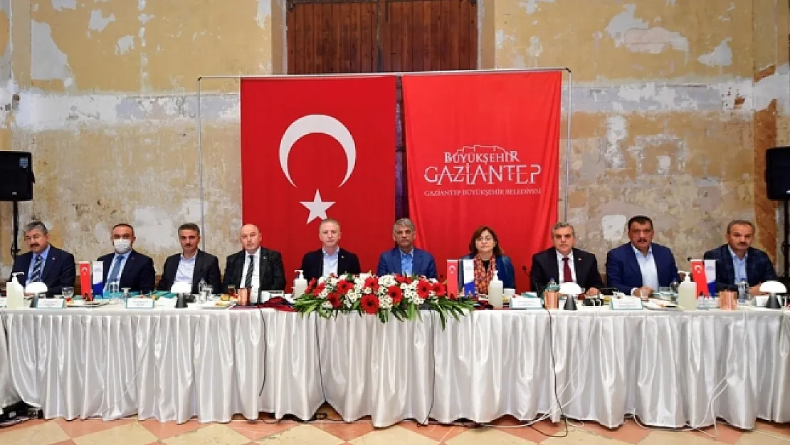 Başkan Gürkan Fırat Havzası Değerlendirme Toplantısı'na katıldı
