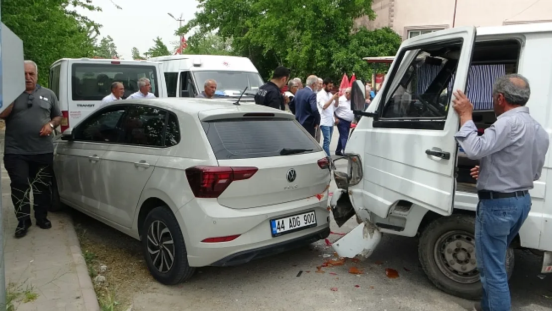 Dört aracın karıştığı kazada 1 kişi yaralandı