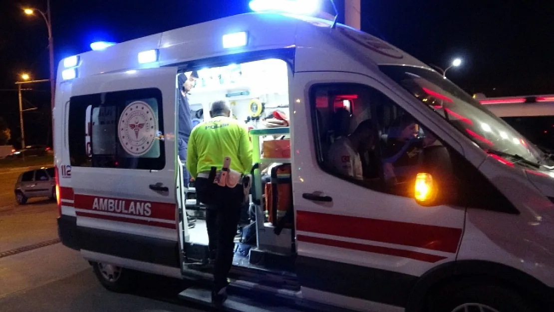 Motosiklet ile bisiklet çarpıştı: 3 yaralı