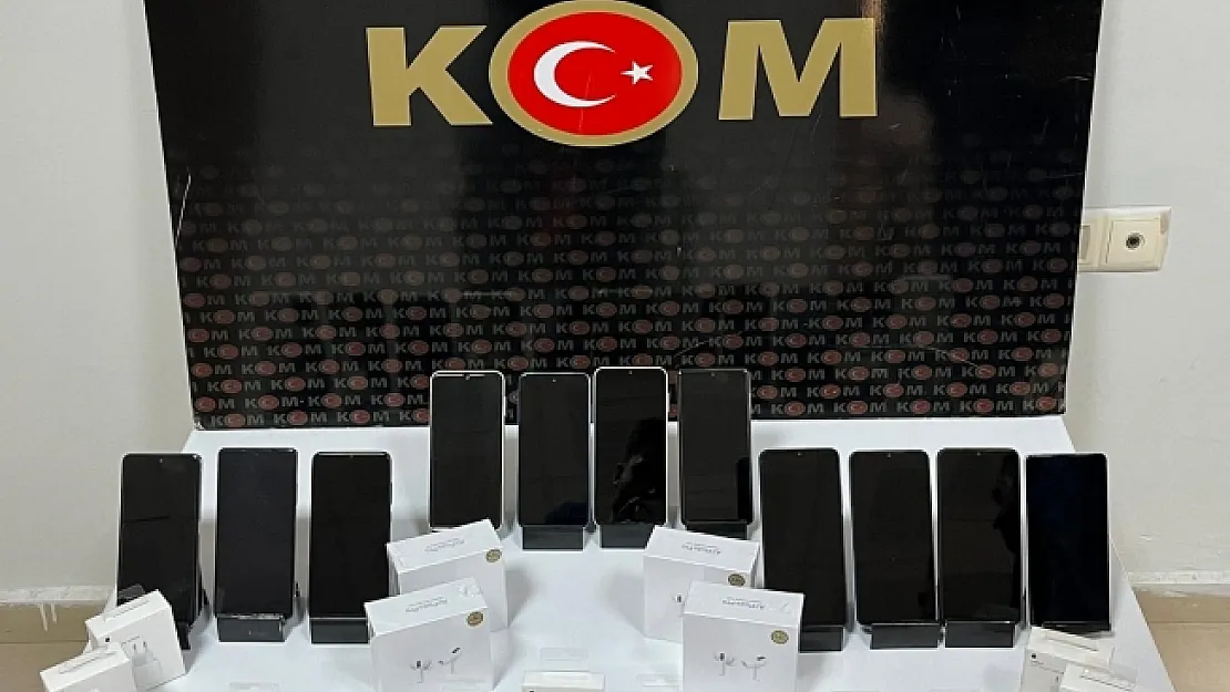 Malatya'da 11 adet kaçak cep telefonu ele geçirildi