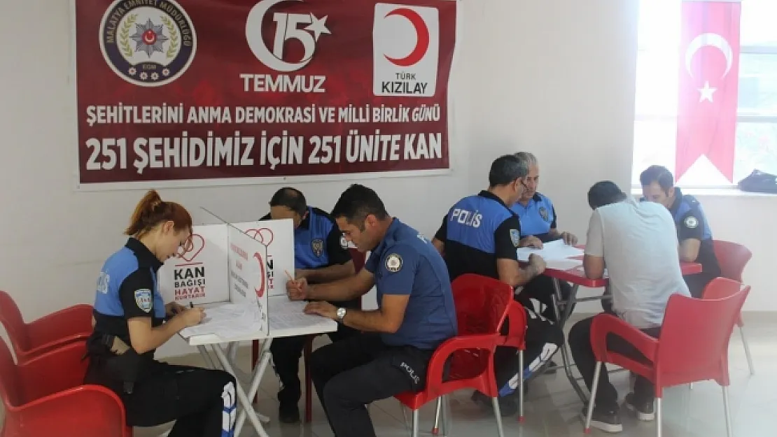 Malatya polisinden 15 Temmuz anısına kan bağışı