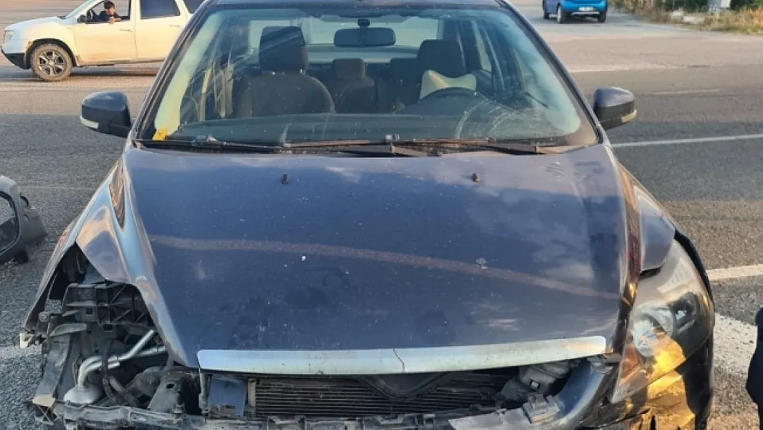 Otomobil ile motosiklet çarpıştı: 2 yaralı