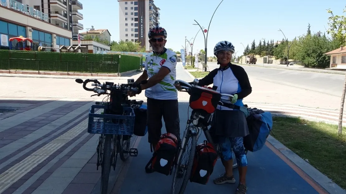 Seyahat tutkunu çift, bisikletle 3 bin kilometre yol yaptı
