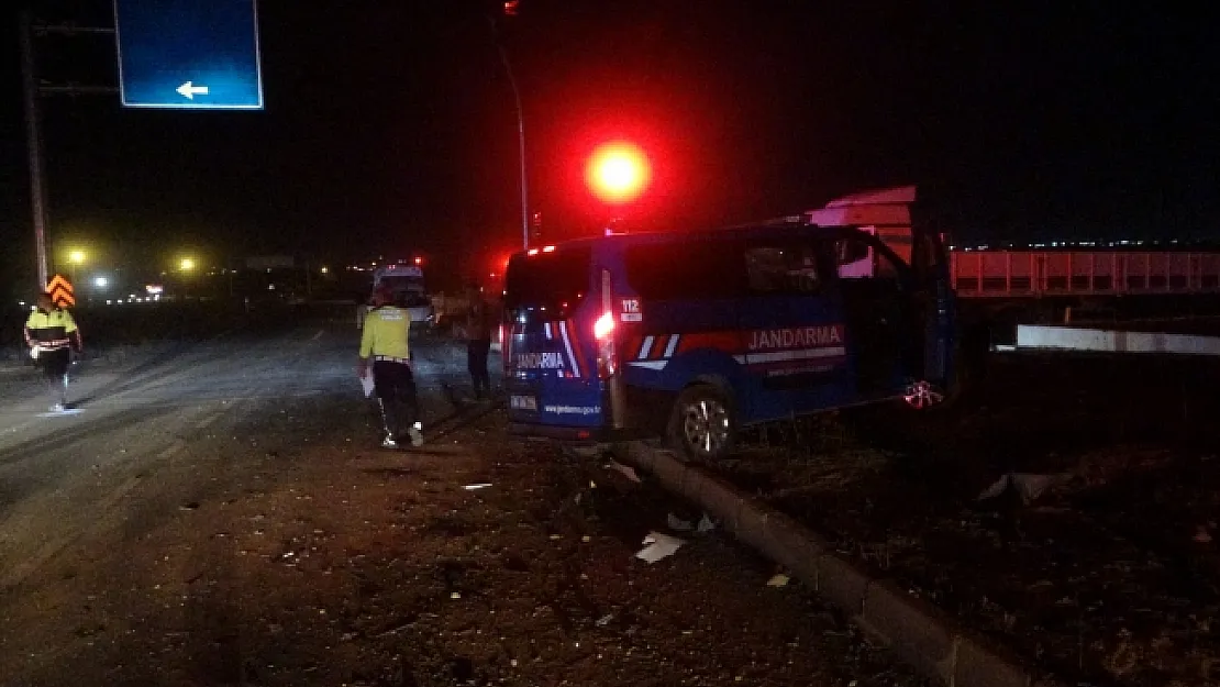 Malatya'da askeri araç otomobille çarpıştı: 5'i asker 7 yaralı