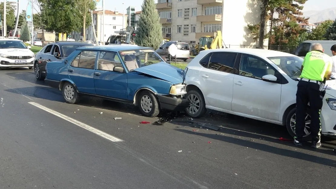 Kazaya karışan araç dağıldı: 1 yaralı