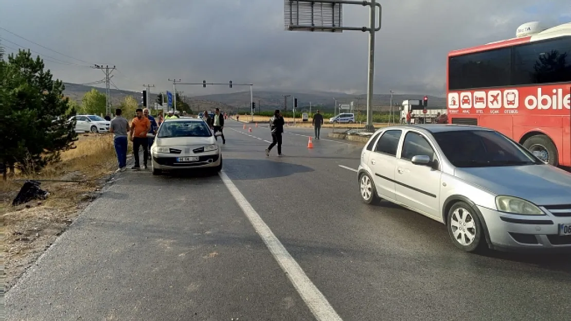 Yolcu otobüsü ile traktör çarpıştı: 1 ölü 1 yaralı