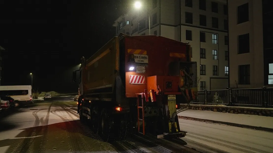 Battalgazi'de kar nöbeti! Ekipler gece boyunca yollardaydı