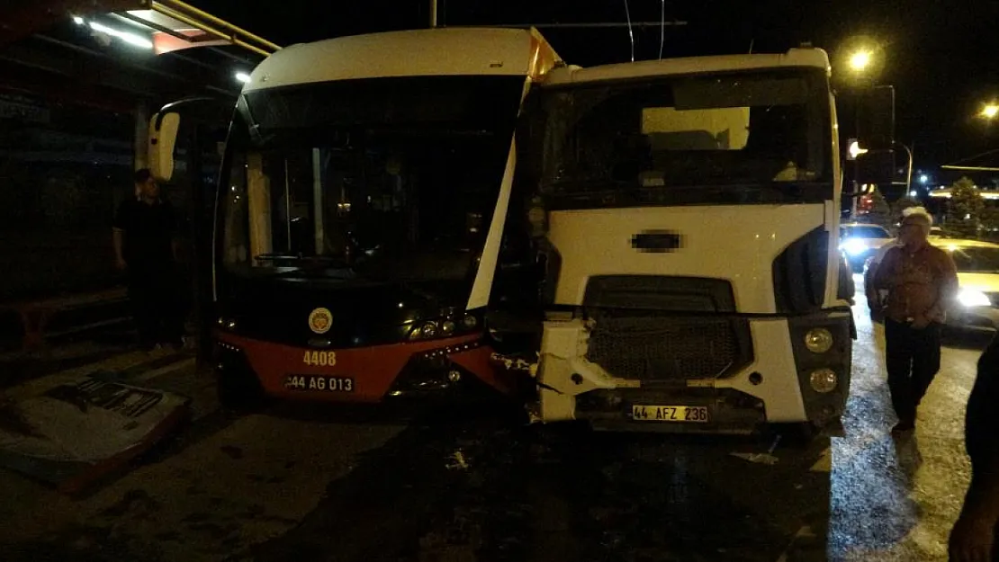 Korkunç trambüs kazası, yaralılar var!