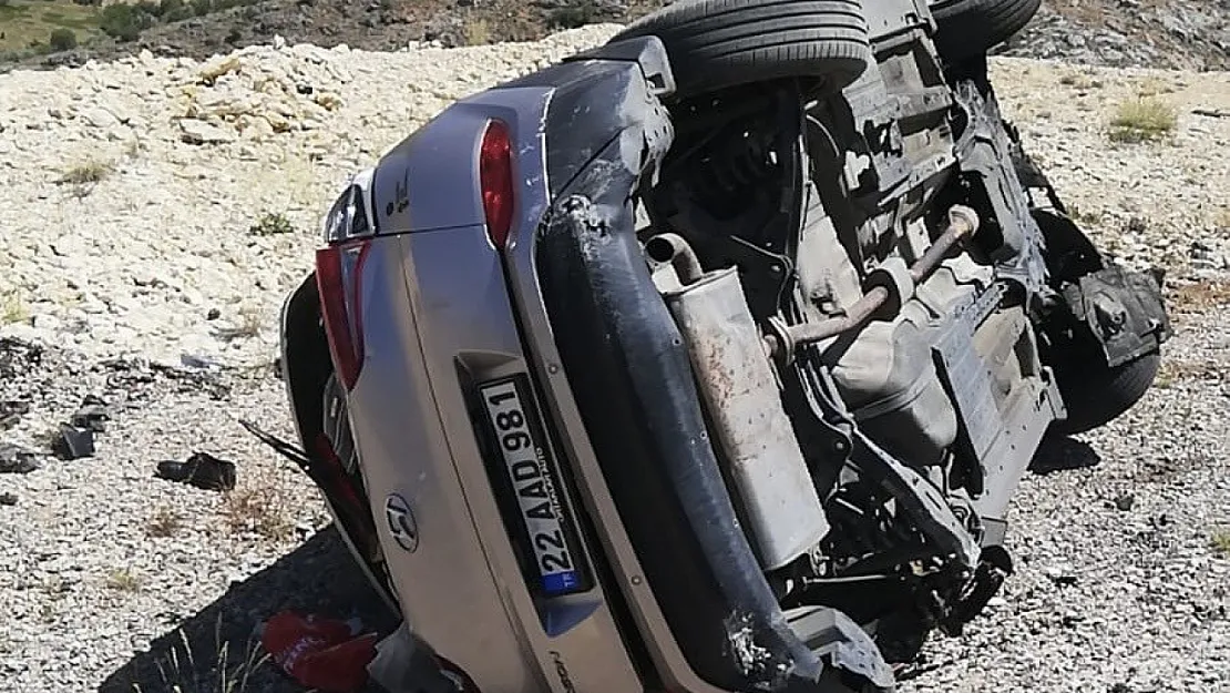 Malatya'da araç bariyerlere çarparak takla attı: 1 ölü, 2 yaralı