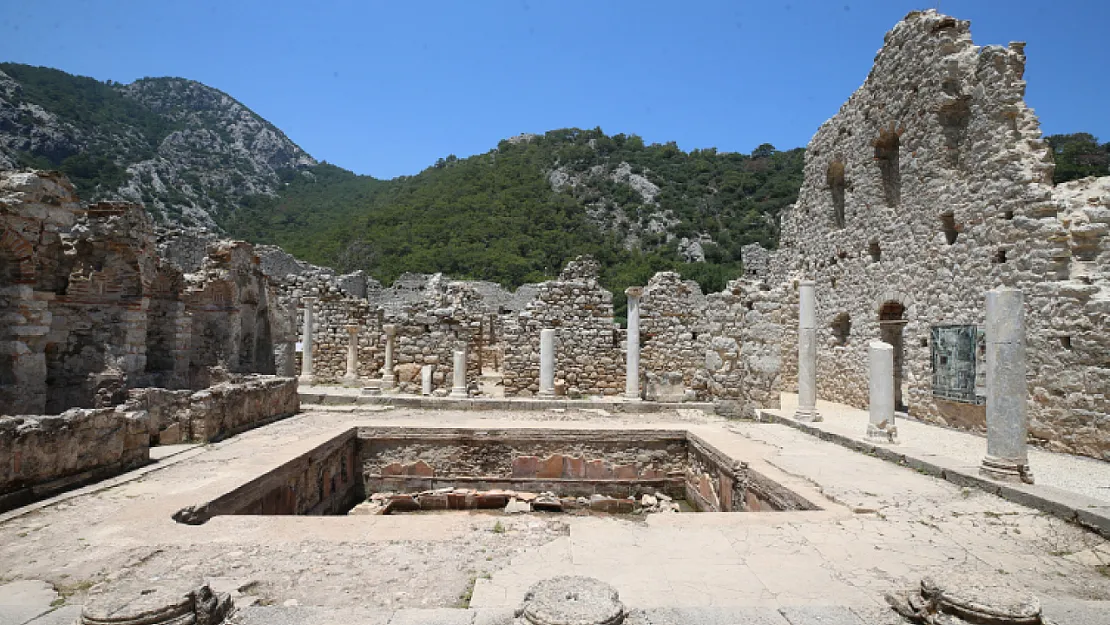 Olympos Antik Kenti'nde yeni mozaikler bulundu