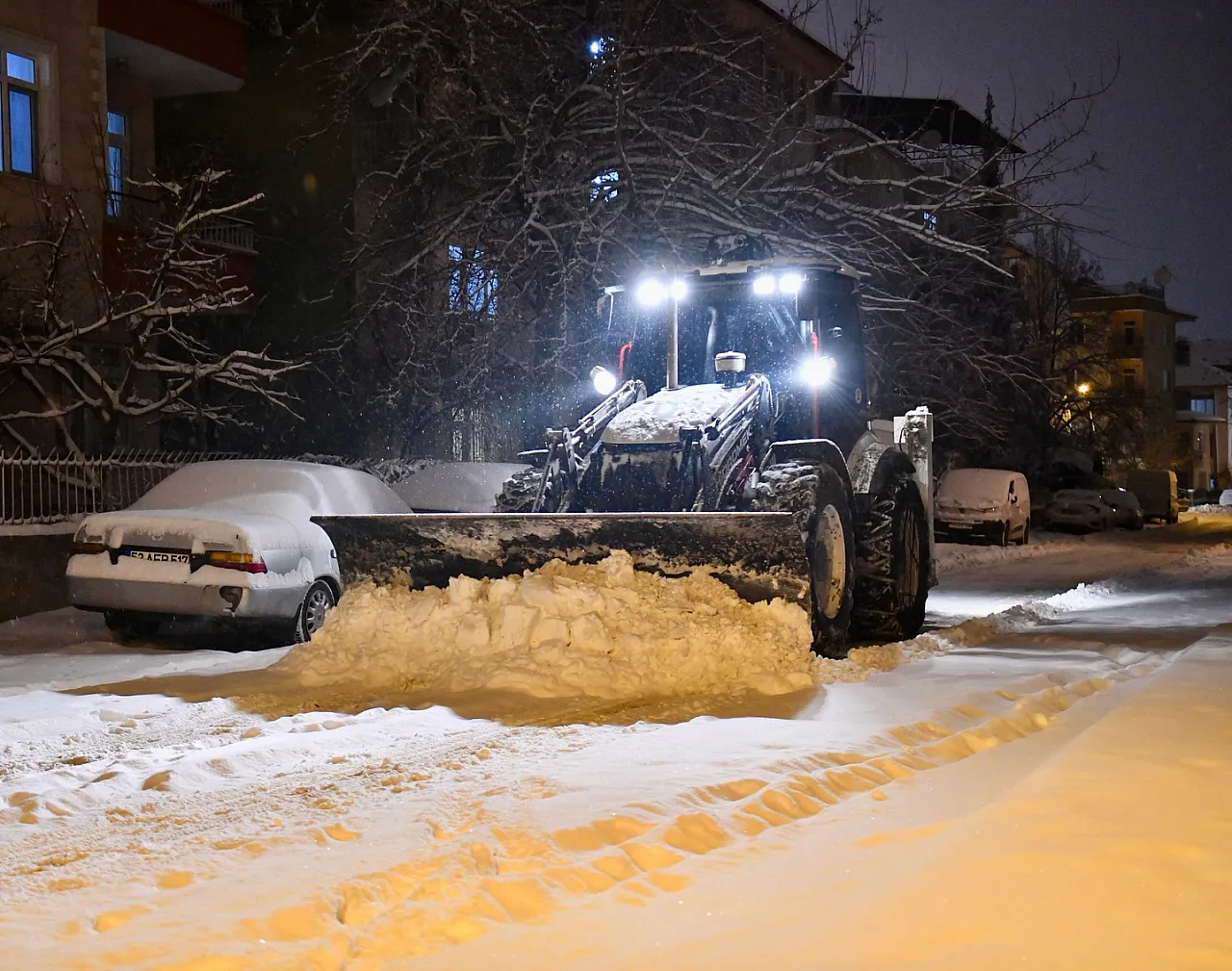 Yeşilyurt'ta Kar Nöbeti! Ekipler Sahada Teyakkuzda
