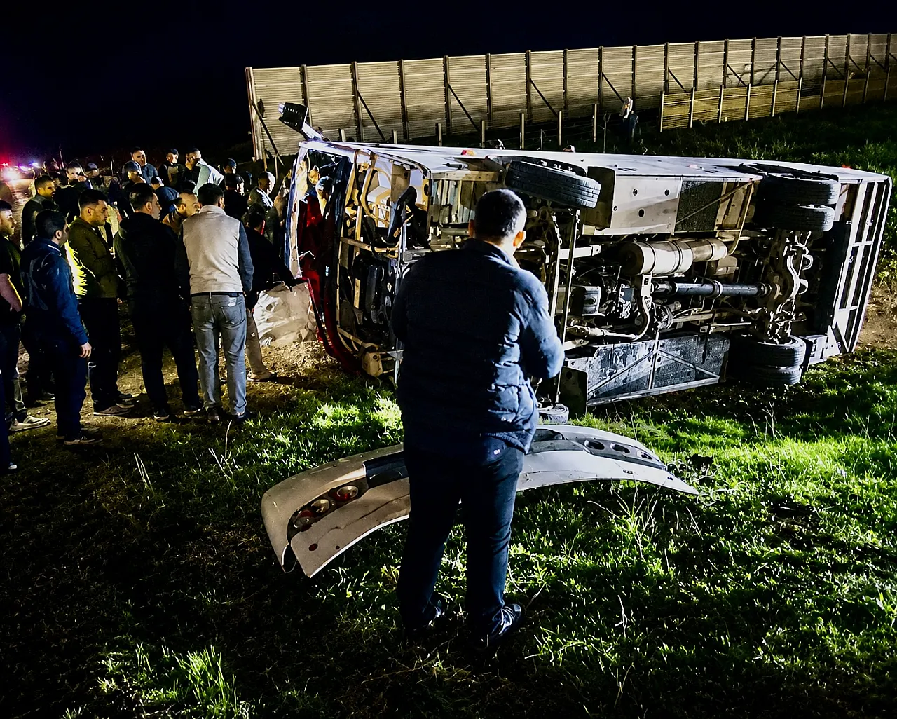 Malatya Kafilesini Taşıyan Otobüs Şarampole Devrildi!