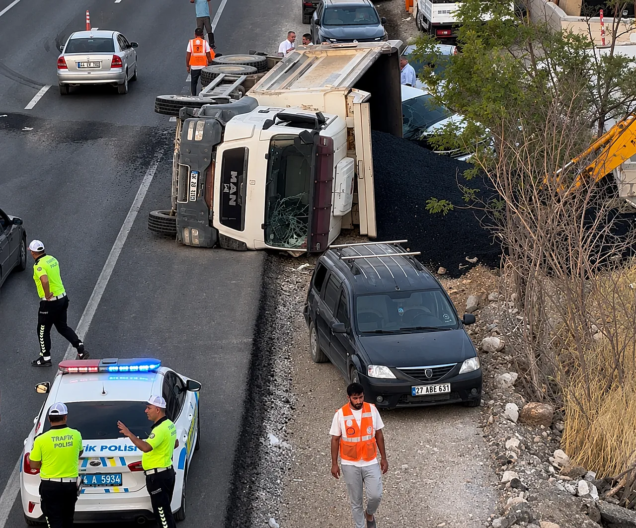 Malatya'da Asfalt Yüklü Kamyon Dehşeti! Katip Ağır Yaralandı