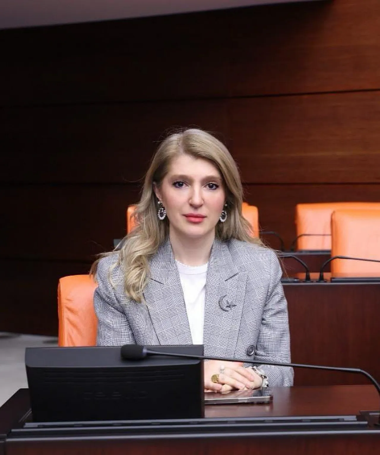 Milletvekili Ölmeztoprak Hem Şantiyeyi Hem Sahayı İşaret Etti!