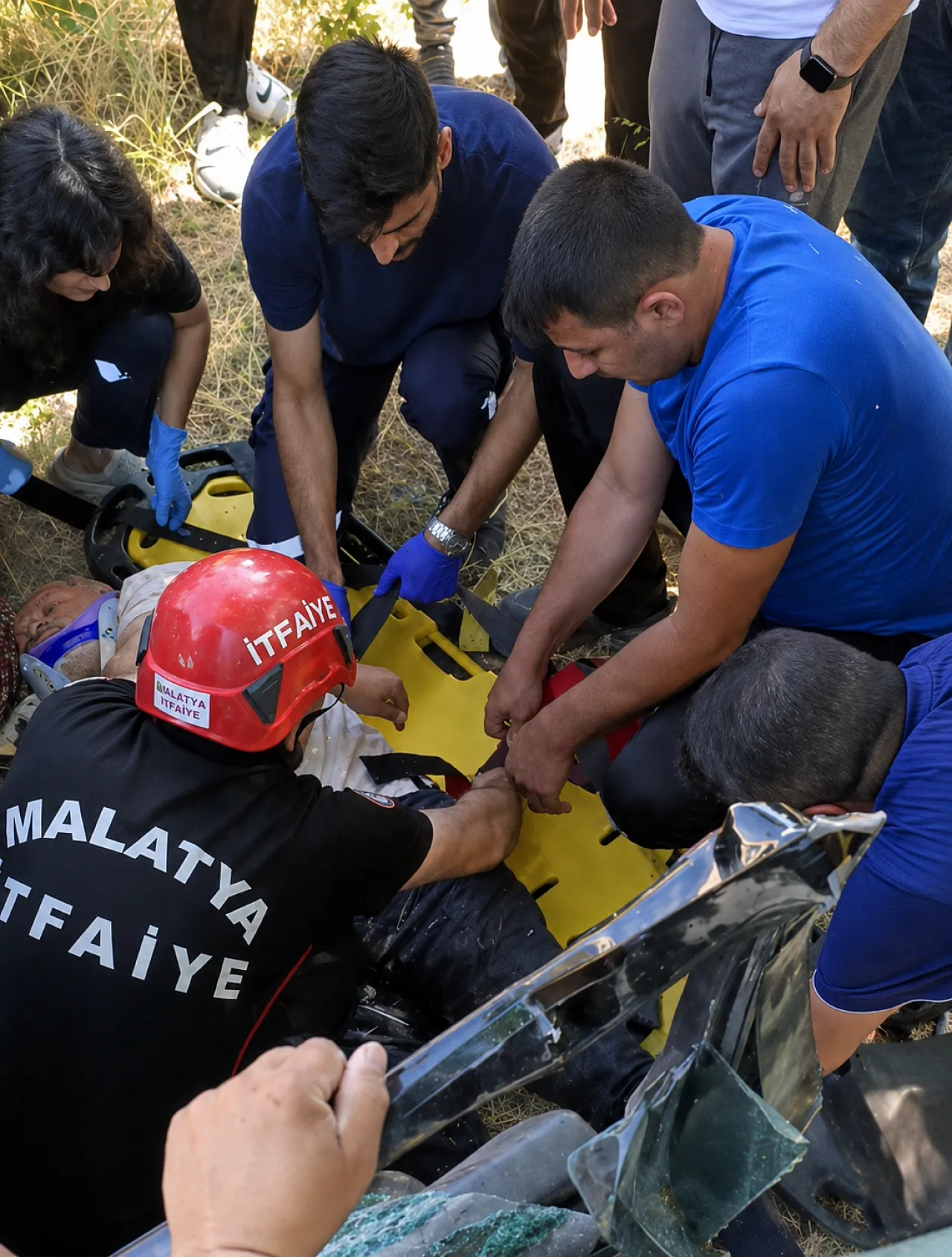 Malatya'da Kontrolden Çıkan Araç Kayısı Bahçesine Savruldu!