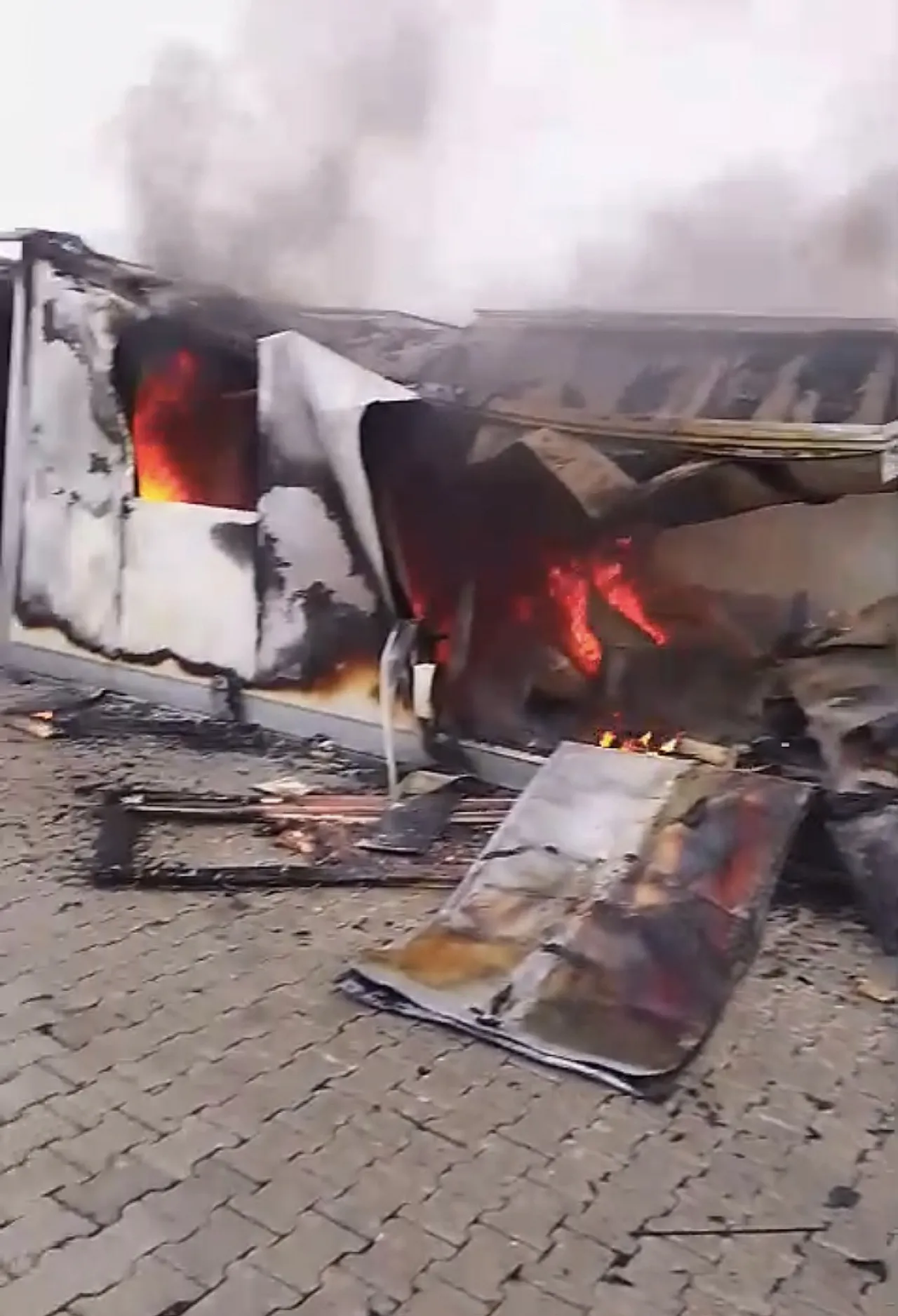 Samanköy'de Korkutan Yangın: Konteyner Kül Oldu