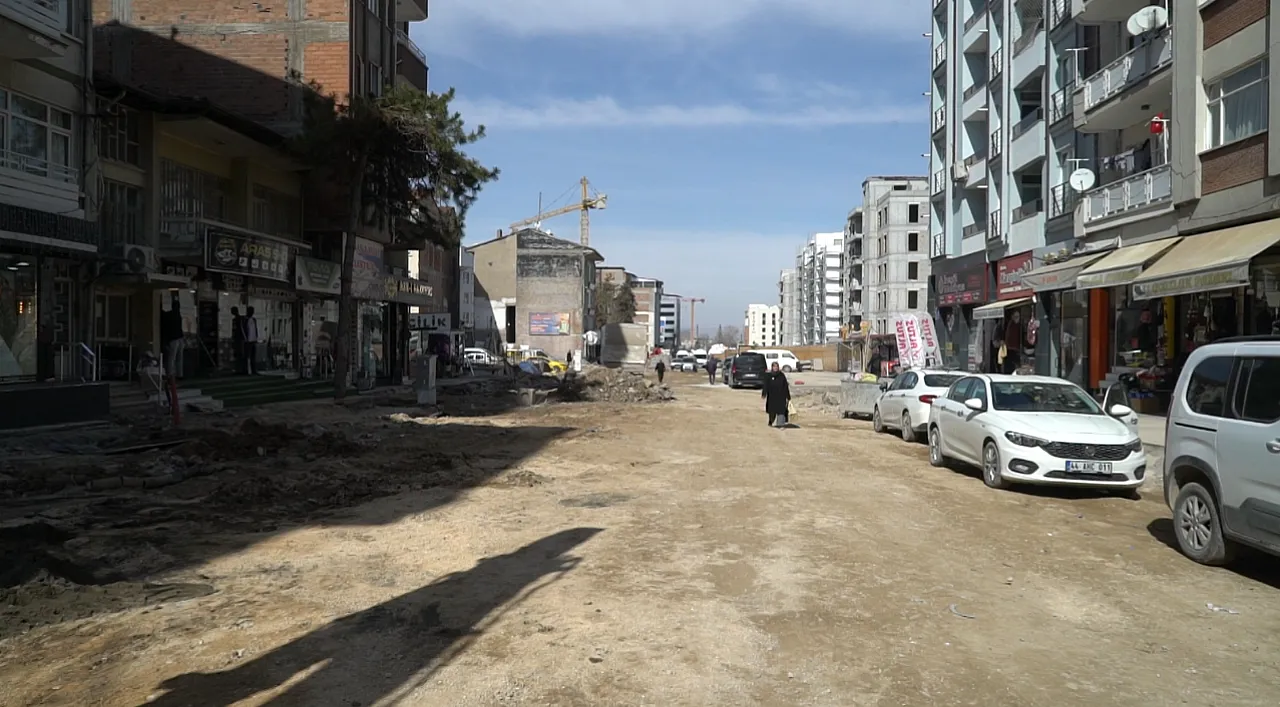 Fuzuli Caddesi'nde Elektriksiz Günler: Esnaf Kepenk Kapatıyor