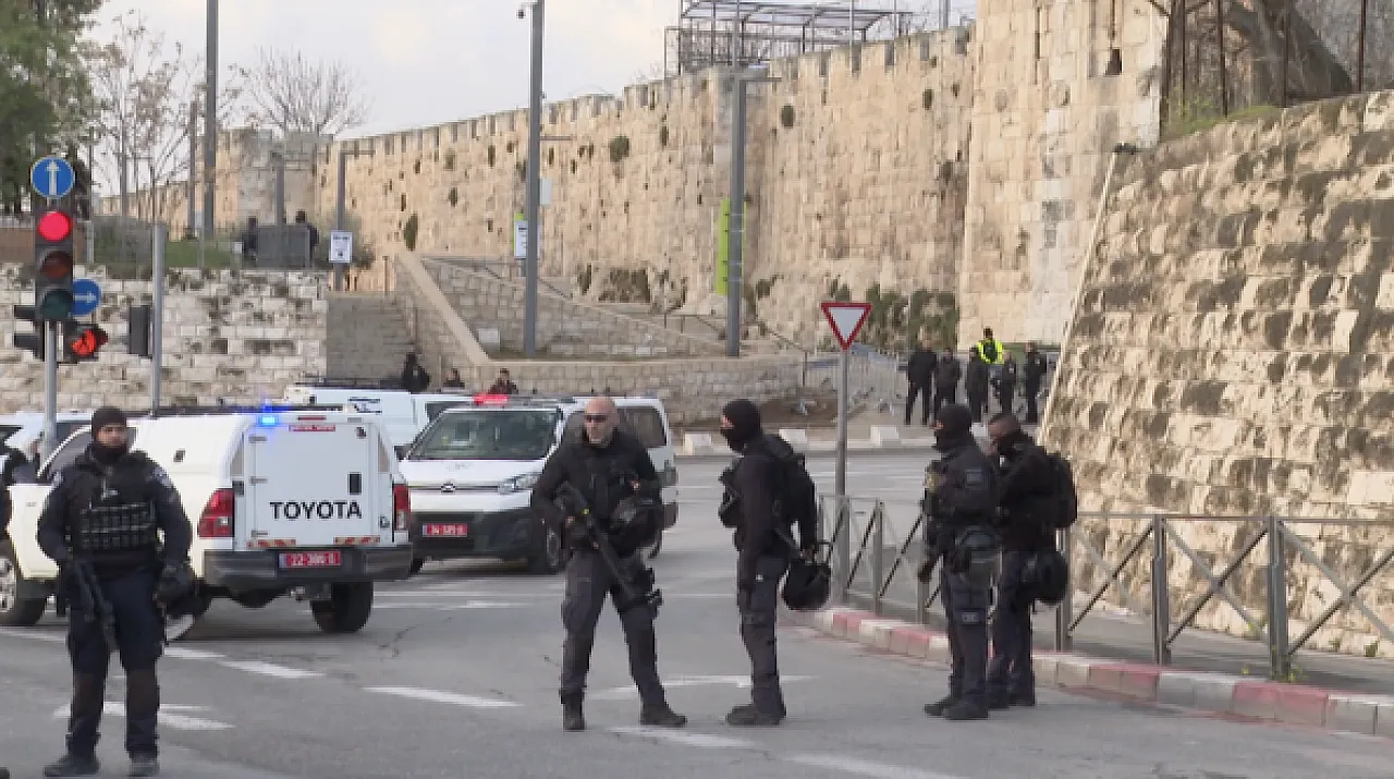 Mescid-i Aksa'da Bayram Namazına İzin Yok: Cemaate Ses Bombasıyla Müdahale!