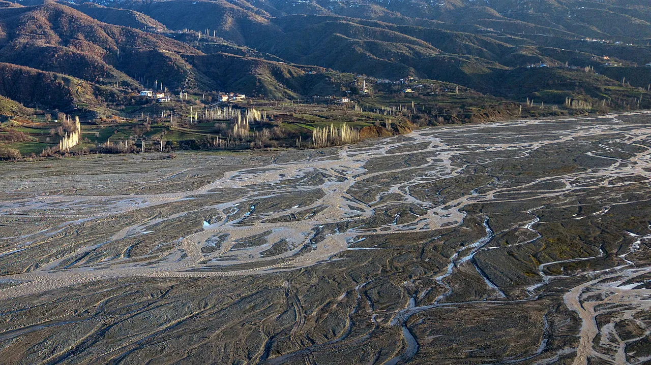 Malatya'da Doğal Görsel Şölen: Şiro Çayı Kar Sularıyla Canlandı
