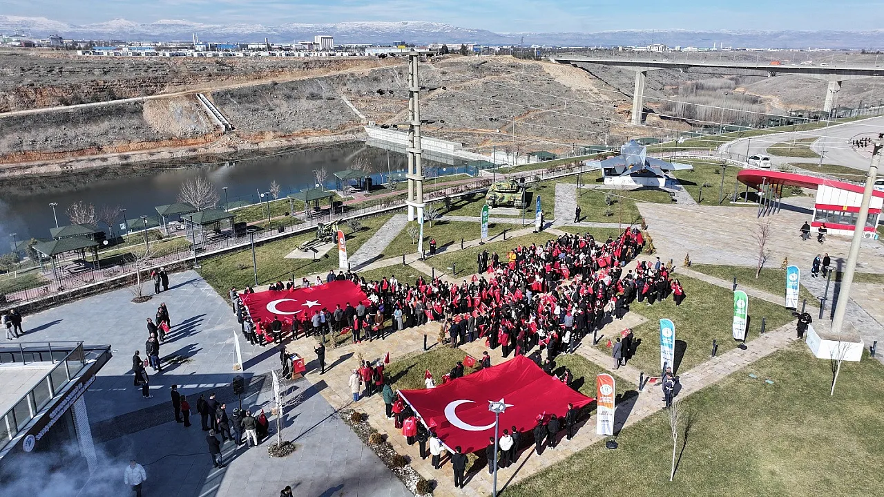 Malatya'da Gençler Bayrak İçin Yürüdü!