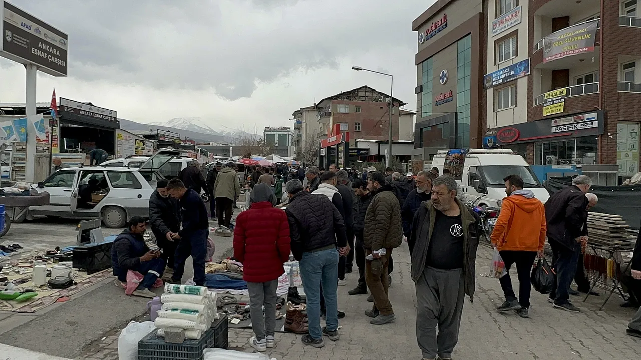 Malatya'da Pazar Mesaisi: Rus Pazarı'nda Adım Atacak Yer Kalmadı!
