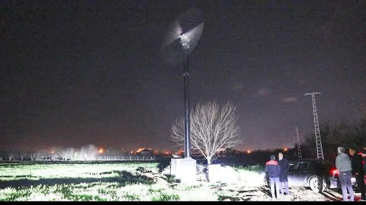 Malatya'da Kayısı Nöbeti! Ekipler ve Üreticiler Sabaha Kadar Bahçedeydi