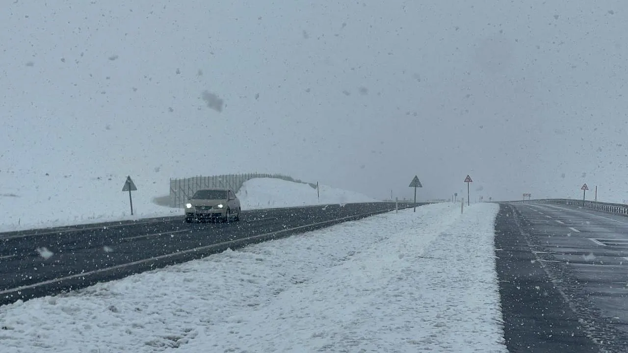 Ardahan’da Kar Temizliği Tamam: Karadeniz Bağlantı Yolu Yeniden Açıldı