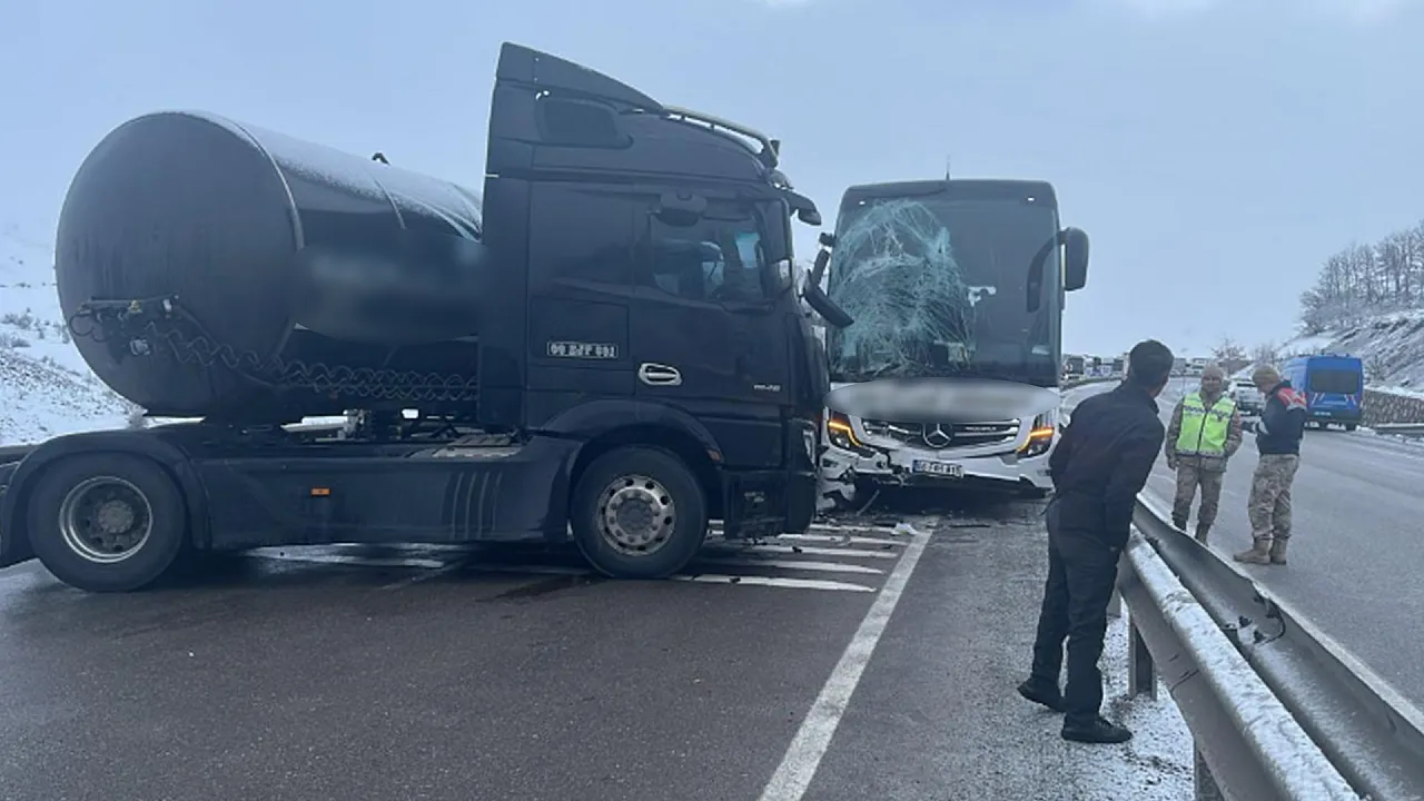 Erzurum’da Yolcu Otobüsleri ve Tırlar Çarpıştı! 5 Kişi Yaralandı