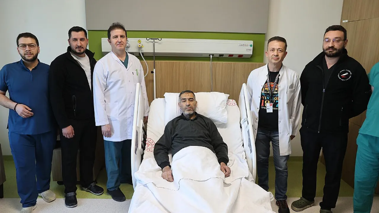 Gaziantep'te Hastadan 8,5 Kiloluk Böbrek Çıkarıldı!