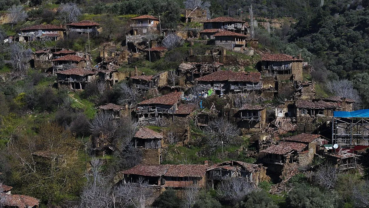 Lübbey’de Efsane Bitti, Turizm Başladı Hayalet Köy Kültürün Merkezi Oluyor!
