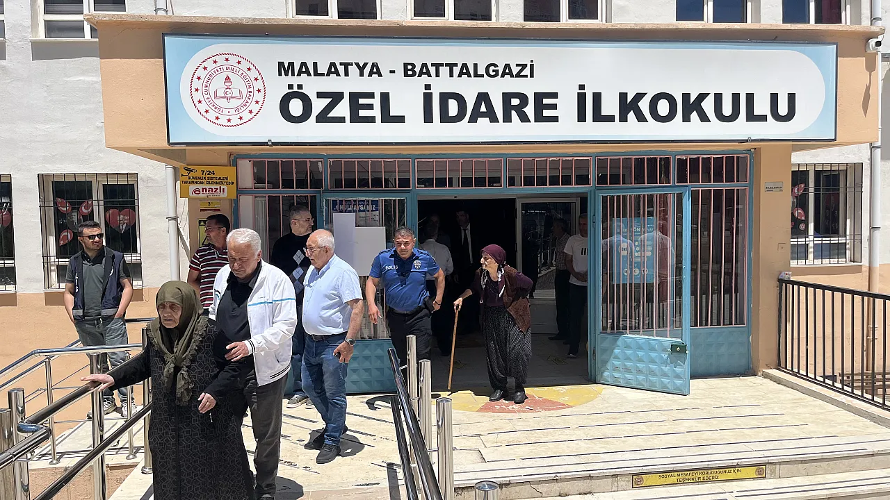 Malatya'da Seçim Heyecanı! Paşaköşkü Yeni Muhtarını Seçti