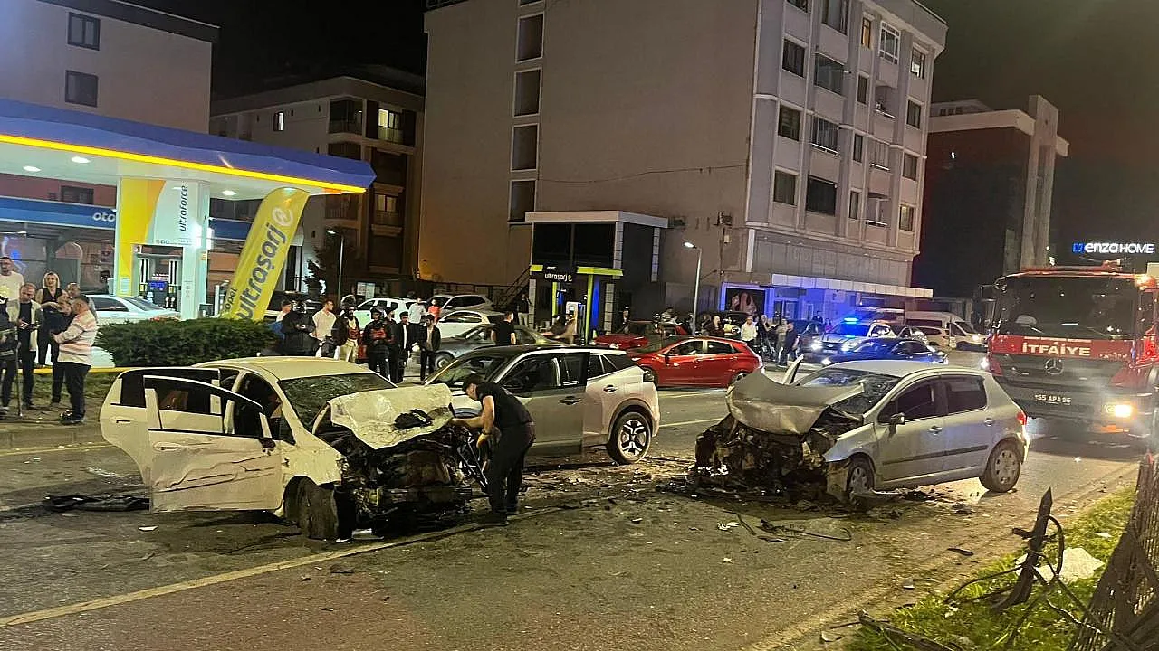Samsun Atatürk Bulvarı'nda Can Pazarı! 3 Araç Birbirine Gird