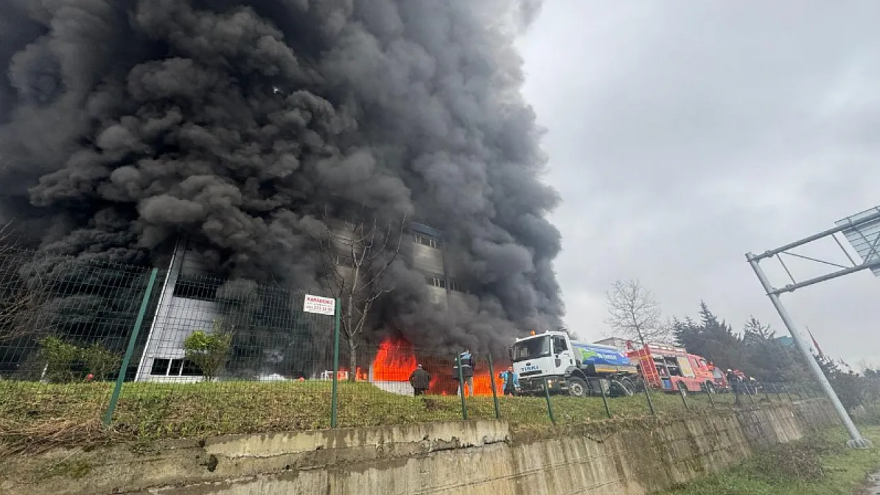 Trabzon Arsin OSB’de Fabrika Yangını: Bölgedeki Binalar Boşaltıldı!