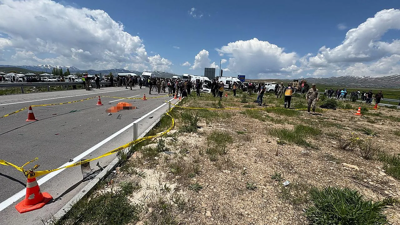 Van'da Katliam Gibi Kaza! Aynı Aileden 4 Kişi Yaşamını Yitir