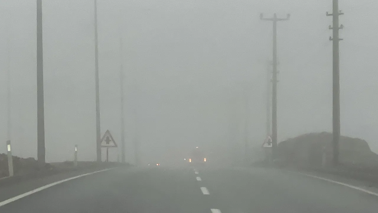 Malatya'da Yoğun Sis: Görüş Mesafesi 20 Metreye Düştü!