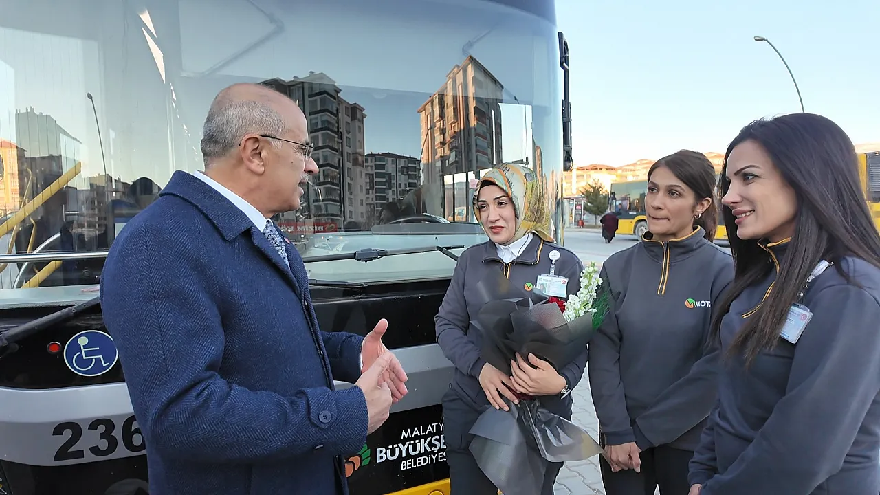 Başkan Er Kadın Personel ve Vatandaşlarla Bir Arada: 8 Mart Etkinliği!