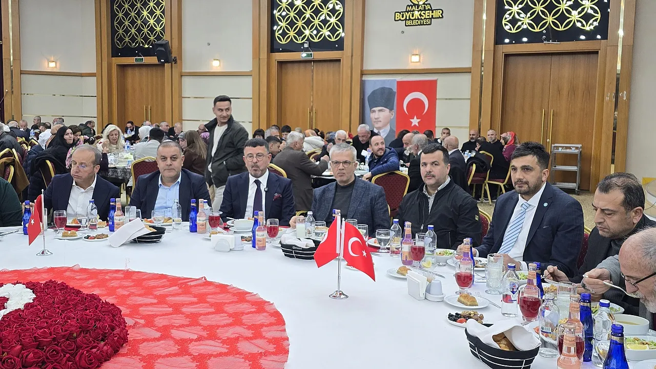 Malatya'da İftar Mesajı: Siyaset Değil Hizmet Zamanı!