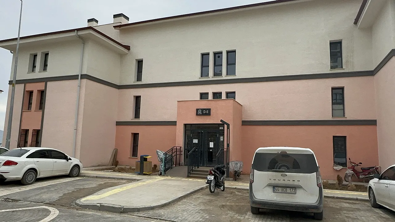 Depremzede Aileyi Yasa Boğan Ölüm: TOKİ Konutunda Acı Olay