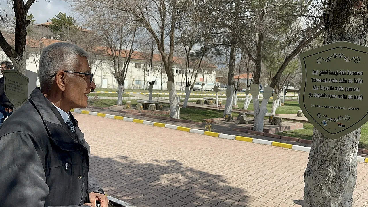 Malatya'da Ozanların Sözleri Ağaçlara Asıldı!