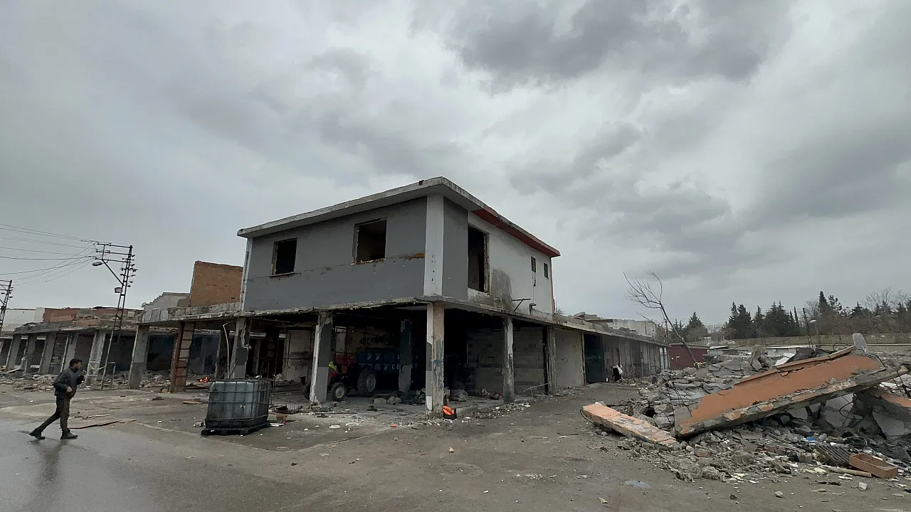 Malatya Sanayi Sitesi'nde Tahliye Gerginliği: Elektrikler Kesildi, Yıkım Başladı!