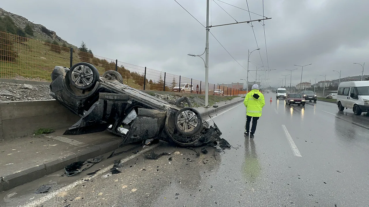 Hurdaya Dönen Araçlardan Sağ Çıktılar! Malatya'da Mucize Kurtuluş