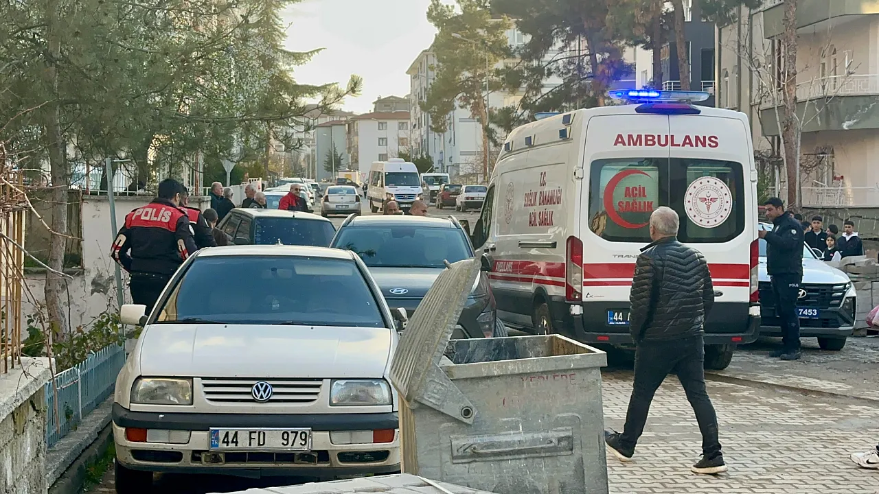 Zaviye Mahallesi'nde Dehşet! Tartışma Büyüdü, Baba-Oğul Yaralandı