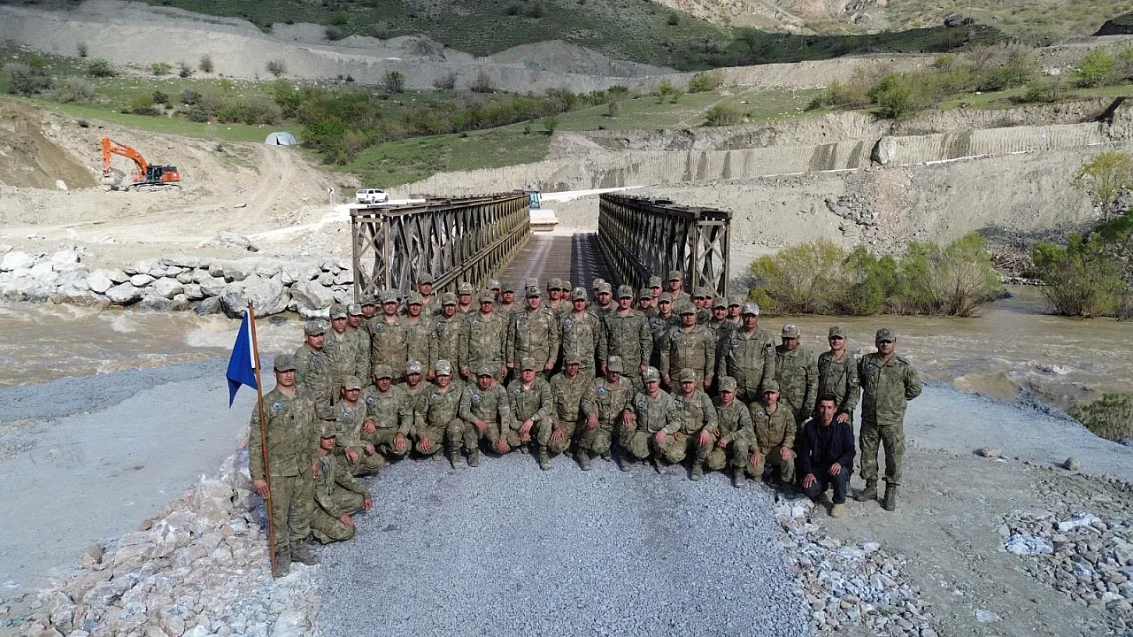 Malatya İstihkam Tugayı'ndan Sadece Yol Değil, Gönül Köprüsü! Zap Suyu'na Hamle