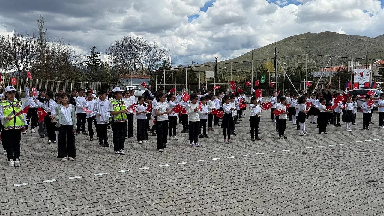 Malatya Doğanşehir'de Miniklere Jandarma Eşliğinde Trafik Eğitimi!