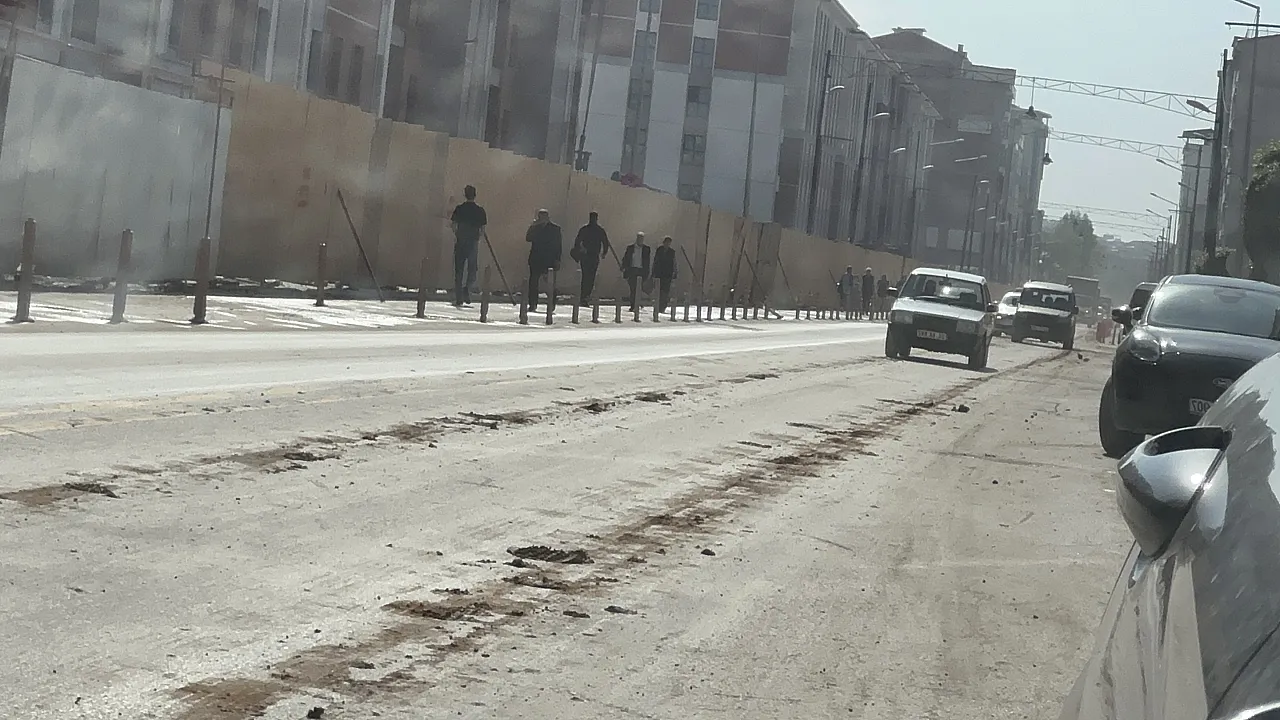 Malatya'nın En İşlek Caddesinde Çamur Alarmı!