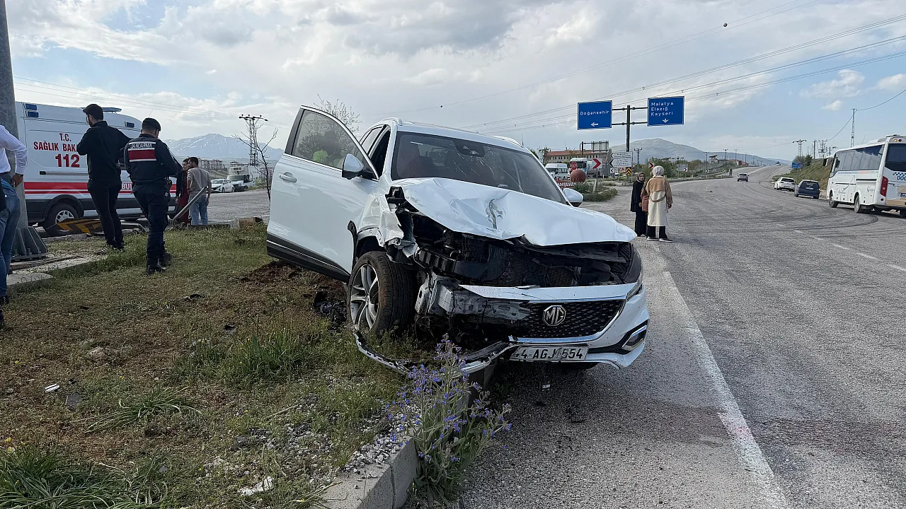 Malatya-Adıyaman Yolunda Korkutan Kaza! Araçlar Savruldu