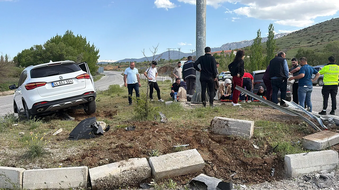 Malatya-Adıyaman Yolunda Korkutan Kaza! Araçlar Savruldu