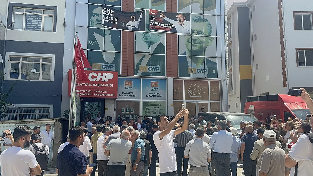 CHP Malatya İl Başkanlığında Gece Operasyonu Sonrası Gerginlik!